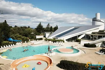 Piscine de l'établissement LOASIS-T4 Duplex Calme Hypercentre Proche Rue Nat ou située à proximité