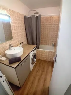 Salle de bains dans l'établissement T1bis, balcon, proche Part-Dieu