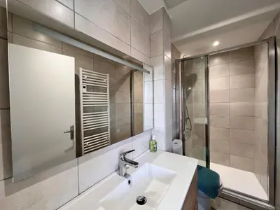 Salle de bains dans l'établissement Le Gîte du Port