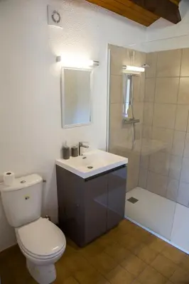 Salle de bains dans l'établissement Gîtes Chez Antho et Jess