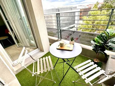 Balcon ou terrasse dans l'établissement Lumineux T1 : balcon, TV sat&VOD, proche Part-Dieu & Université