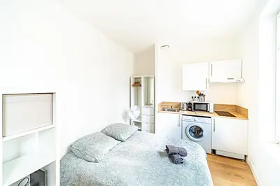 Cuisine ou kitchenette dans l'établissement Le Debourg - Studio lumineux proche métro B - wifi inclus