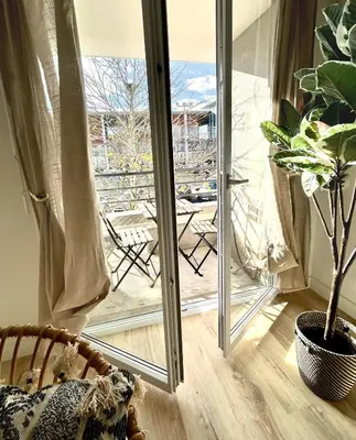 Coin salon dans l'établissement Modern 1 Bdr + Balcony + Free Parking + AC + Pool