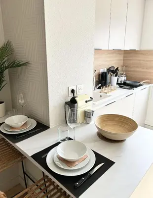 Plateau bouilloire dans l'établissement Modern 1 Bdr + Balcony + Free Parking + AC + Pool