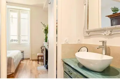 Salle de bains dans l'établissement Nid de calme centrale climatisé