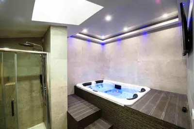 Plan de l'établissement Appartement jacuzzi hammam