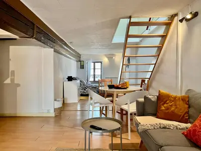 Coin salon dans l'établissement Suite Jason Appartement 4 personnes - Check in h24 & Wifi
