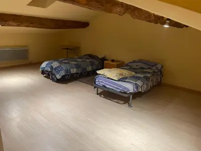 Un ou plusieurs lits dans un hébergement de l'établissement chambre simple proche aéroport