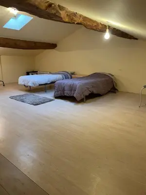 Un ou plusieurs lits dans un hébergement de l'établissement chambre simple proche aéroport