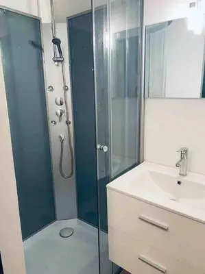 Salle de bains dans l'établissement La chambre des secrets Perougien