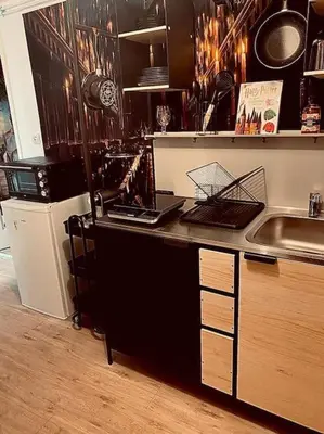 Cuisine ou kitchenette dans l'établissement La chambre des secrets Perougien