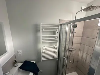 Salle de bains dans l'établissement La maison du village