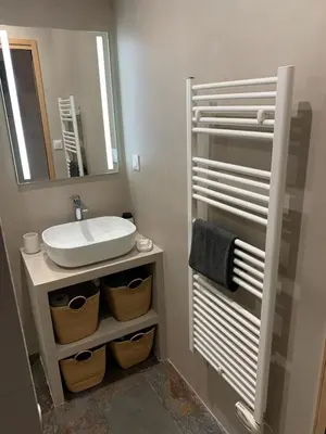 Salle de bains dans l'établissement Studio Lyon Collonges au Mont d'Or