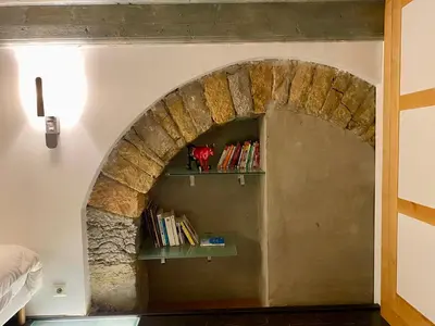 Bibliothèque dans l'appartement
