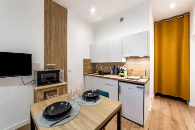 Cuisine ou kitchenette dans l'établissement All in Lyon | Studio neuf design – 2ᵉ étage