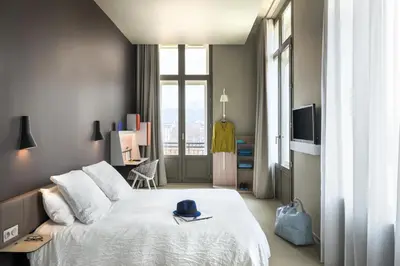 Un ou plusieurs lits dans un hébergement de l'établissement OKKO Hotels Lyon Centre