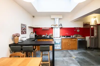 Cuisine ou kitchenette dans l'établissement La croix des Rameaux- charming house near Lyon