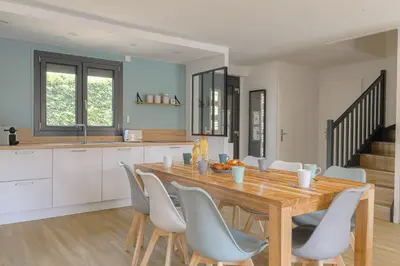 Cuisine ou kitchenette dans l'établissement Sunny House - Villa 4 chambres - Saint Genis Les Ollières