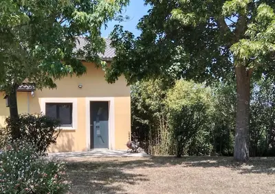 Jardin de l'établissement Appartement 60m² -Clonas /Varèze