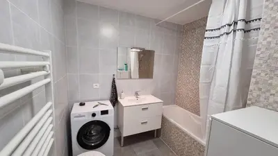 Salle de bains dans l'établissement Appartement de standing au centre de Chassieu