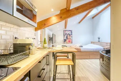 Cuisine ou kitchenette dans l'établissement NEW / Belle et Rebelle avec jacuzzi