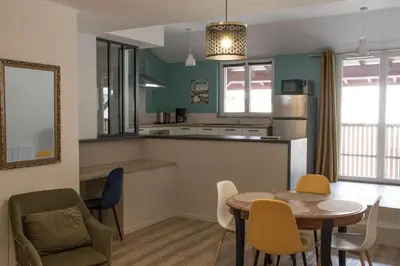 Cuisine ou kitchenette dans l'établissement Gîte - Quartier ancien