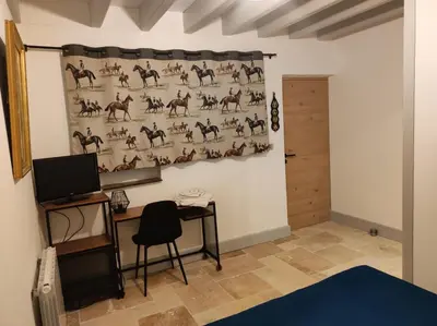 Télévision ou salle de divertissement dans l'établissement Chambres d'hôtes des Cigognes