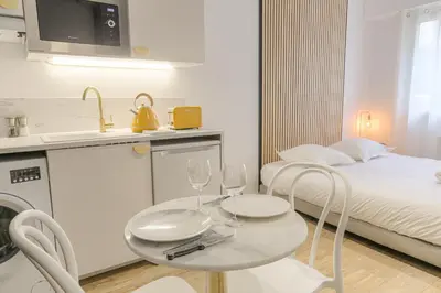 Cuisine ou kitchenette dans l'établissement Blackwood-parking privé gratuit