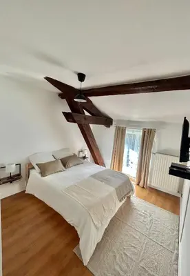 Un ou plusieurs lits dans un hébergement de l'établissement Spacieux & Charmant 2 chambres - Lyon Bron Eurexpo