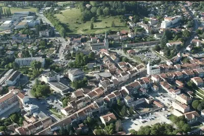 Vue générale sur Meximieux ou vue de la ville depuis l'appartement