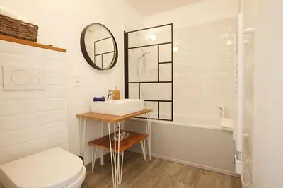 Salle de bains dans l'établissement Maison VIOGNIER