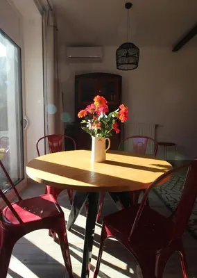 Télévision ou salle de divertissement dans l'établissement Maison SYRAH
