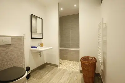 Salle de bains dans l'établissement Maison SYRAH