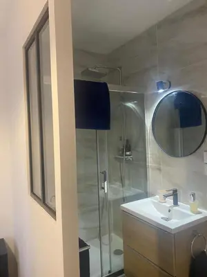 Salle de bains dans l'établissement Guillaume Cityscape