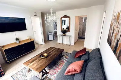 Cuisine ou kitchenette dans l'établissement Appartement 3 chambres + parking à Lyon 7