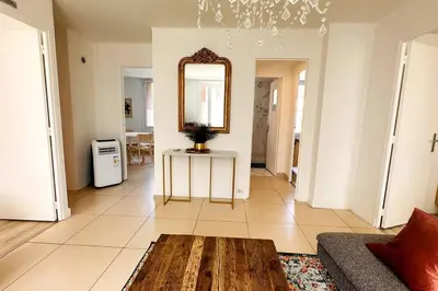 Cuisine ou kitchenette dans l'établissement Appartement 3 chambres + parking à Lyon 7