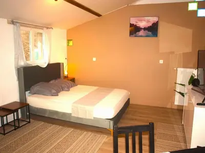 Un ou plusieurs lits dans un hébergement de l'établissement Studio Indépendant en Rez de jardin sans vis-à-vis
