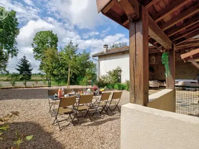 Jardin de l'établissement Gîte de Charme avec SPA et Parking Privé à la Campagne - FR-1-496-310