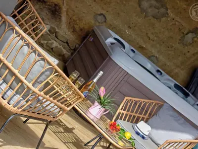 Plan de l'établissement Gîte de Charme avec SPA et Parking Privé à la Campagne - FR-1-496-310