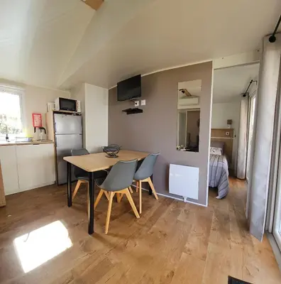 Cuisine ou kitchenette dans l'établissement Les bords du Rhône