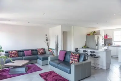 Cuisine ou kitchenette dans l'établissement Appartement Fuychaa Proche de Lyon , Eurexpo , stadium , Aréna