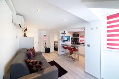 Télévision ou salle de divertissement dans l'établissement Studio Ol Eurexpo axée Tramway Lyon