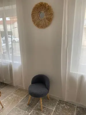 Coin salon dans l'établissement Charmant appartement-20 min Lyon-proche Aéroport-Eurexpo