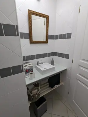 Salle de bains dans l'établissement Alix au pays des Pierres Dorées