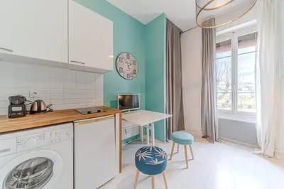 Cuisine ou kitchenette dans l'établissement Le Berliet - Cosy Studio Near Maison de la Danse