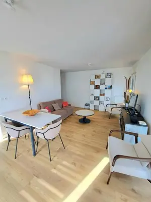 Coin salon dans l'établissement Côté Parc, appart design avec terrasse