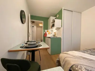 Cuisine ou kitchenette dans l'établissement L'Hermès - Wifi - Parking - Netflix