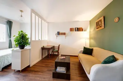 Coin salon dans l'établissement Appartement proche du Parc de la Tête d'Or - Garage Gratuit