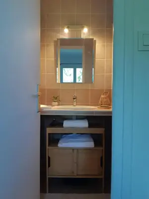 Salle de bains dans l'établissement KERJEANNE