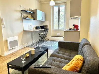 Cuisine ou kitchenette dans l'établissement T2 - lit XL, proche Part-Dieu, self check-in